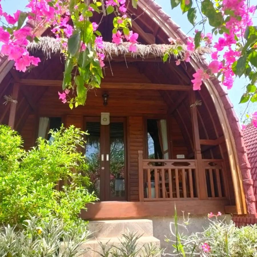Bougainvillea Bungalow Batumadeg Exteriör bild