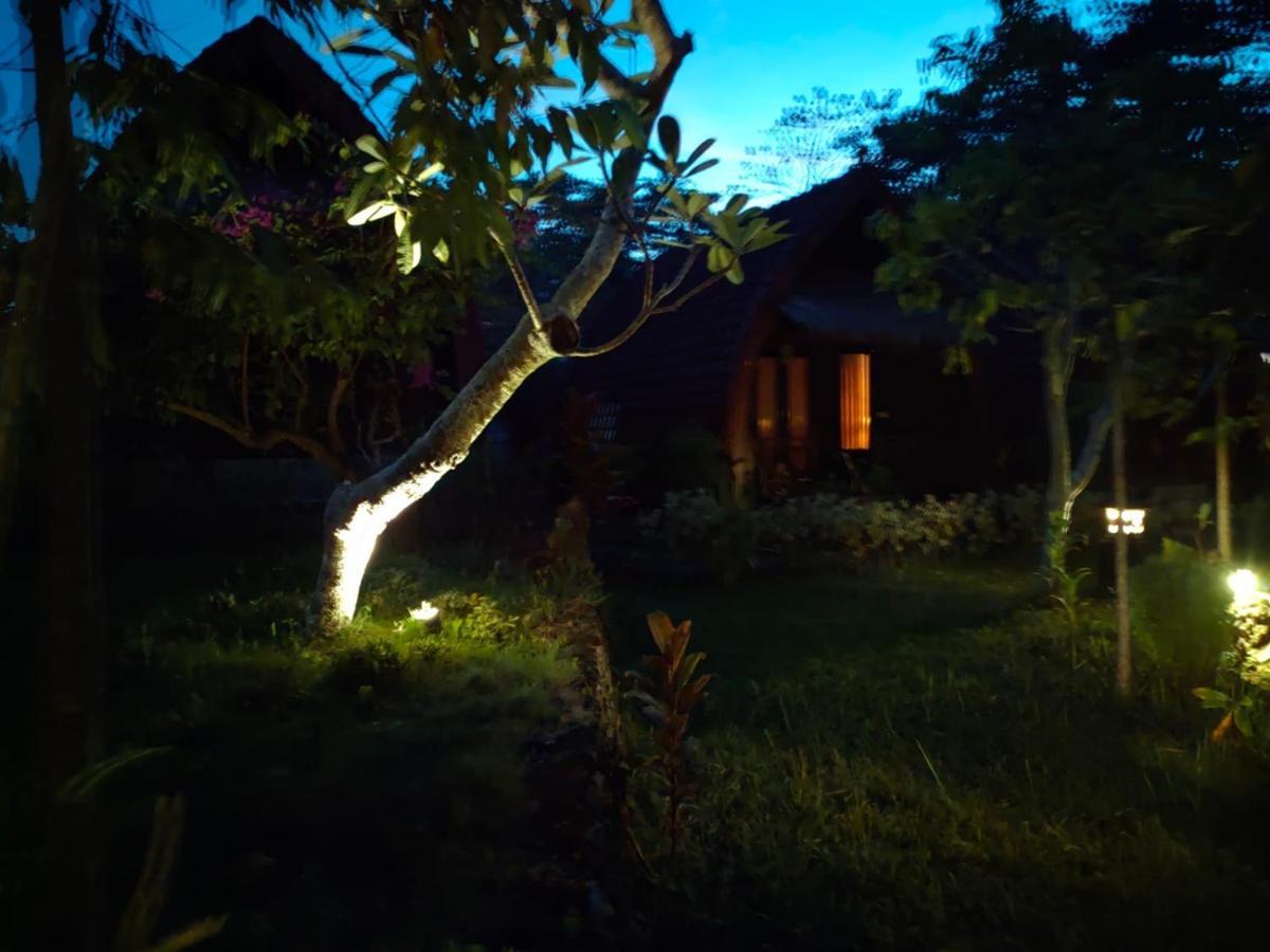 Bougainvillea Bungalow Batumadeg Exteriör bild