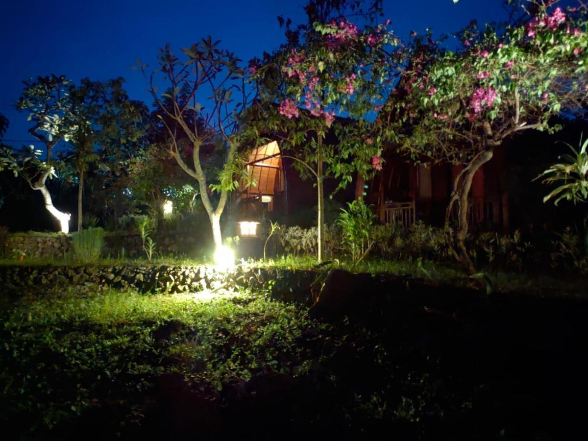 Bougainvillea Bungalow Batumadeg Exteriör bild